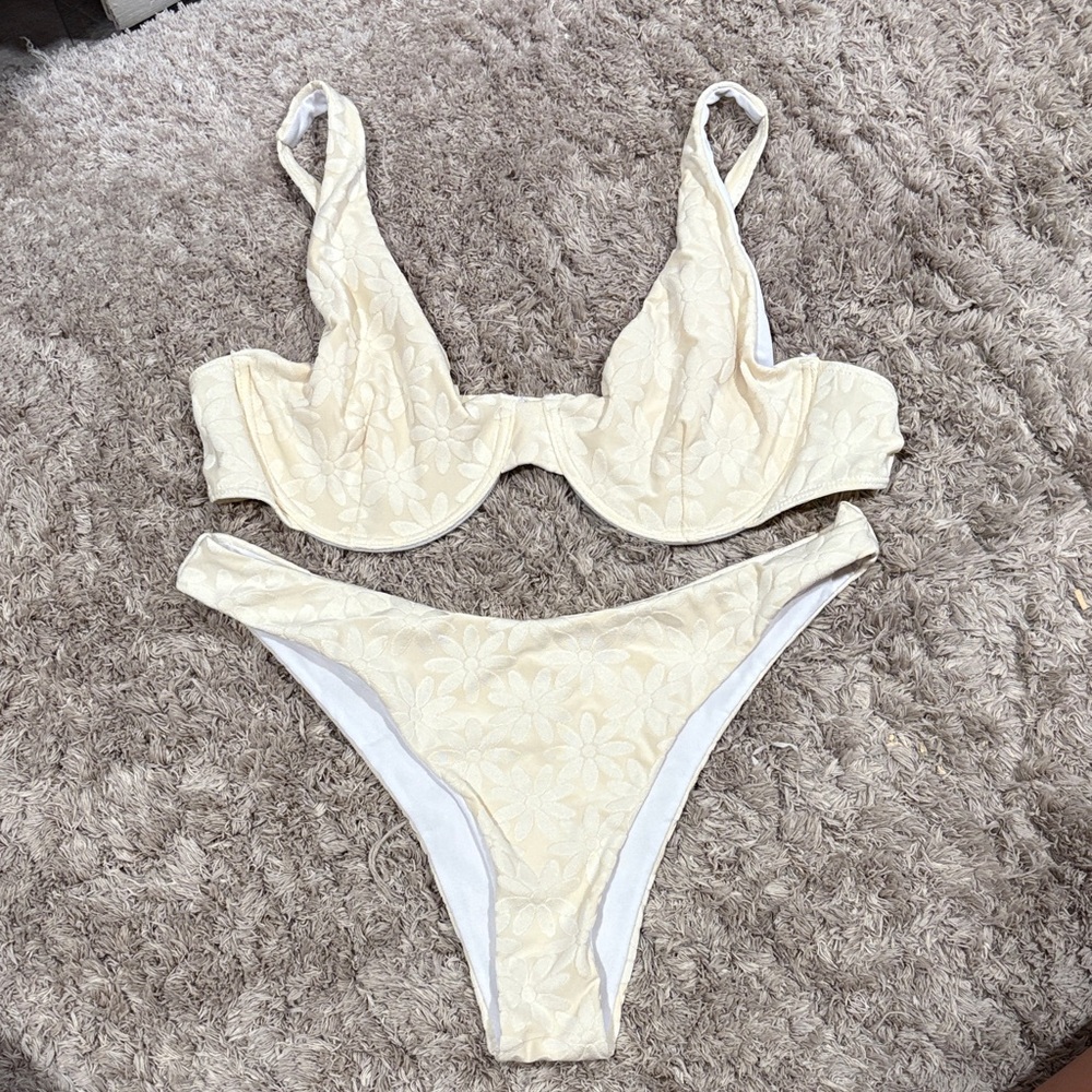 SHEIN Cream Floral Bikini Set